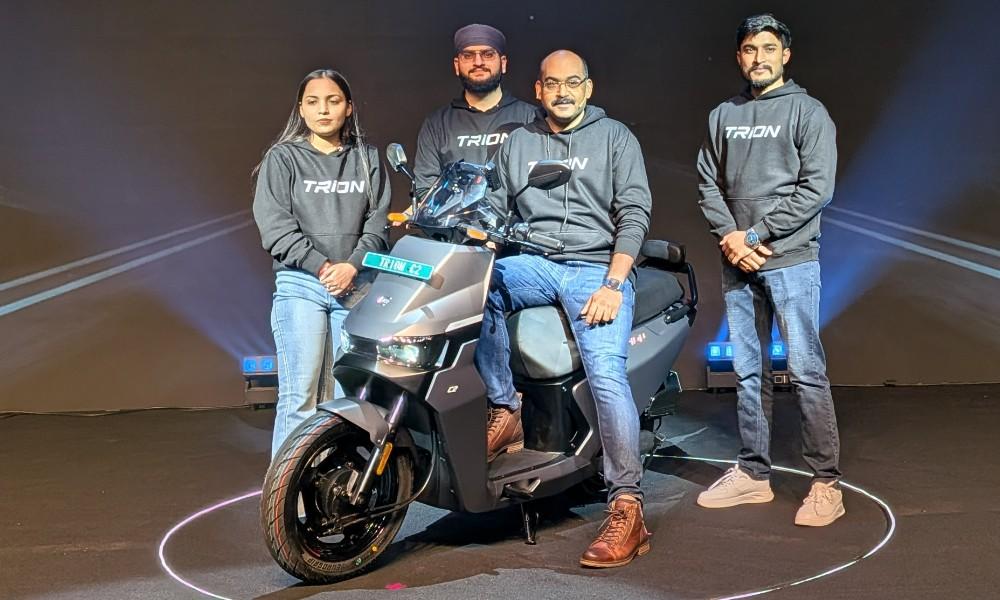 तीन वेरिएंट में उपलब्ध इस स्कूटर की सबसे खास बात इसका AI-बेस्ड सॉफ्टवेयर इकोसिस्टम है, जो स्कूटर की हेल्थ पर नज़र रखने का वादा करता है.