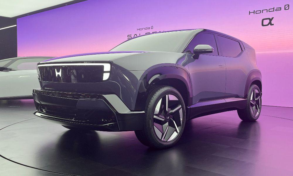 Japan Mobility Show 2025: Honda 0 α (Alpha) Electric SUV Confirmed For India Launch In 2027 प्रोटोटाइप रूप में पेश की गई, 0 α (अल्फा) होंडा 0 सीरीज ईवी परिवार में अब तक का सबसे छोटा और सबसे सस्ता मॉडल है; आकार में यह BYD के Atto 3 के करीब होने की उम्मीद है.