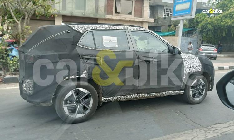 Hyundai Creta EV Spied On Test Ahead Of Early 2025 Launch In India जब यह अगले साल की शुरुआत में आएगी, तो ह्यून्दे क्रेटा ईवी मारुति सुजुकी के ईवीएक्स के साथ-साथ टाटा कर्व के प्रोडक्शन रेडी मॉडल को टक्कर देगी.