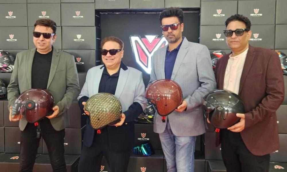 Ignyte Launches New Carbon Fibre Series Helmets In India; Prices Start From Rs 14,999 नई हेलमेट सीरीज़ में कार्बन फ़ाइबर कम्पोज़िट शेल और केवलर रीइन्फ़ोर्समेंट है, और यह ISI और DOT स्टैंडर्ड्स को पूरा करती है.
