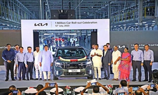 सेल्टॉस भारत में किआ के लिए एक सफल कार साबित हुई है, जिसने 46 महीनों के रिकॉर्ड समय में अकेले कुल बिक्री में पांच लाख से अधिक कारों की बिक्री का योगदान दिया. ऑटोमेकर ने 2020 में सॉनेट और कार्निवल को पेश किया.