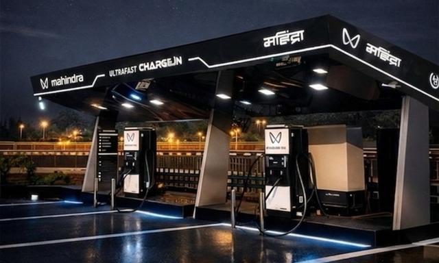 महिंद्रा और HPCL ने पैन इंडिया इलेक्ट्रिक वाहन चार्जिंग नेटवर्क का विस्तार करने के लिए मिलाया हाथ इस साझेदारी के तहत, महिंद्रा देशभर में एचपीसीएल के ईंधन स्टेशनों पर अपना चार्ज-इन ईवी नेटवर्क लगाएगी.