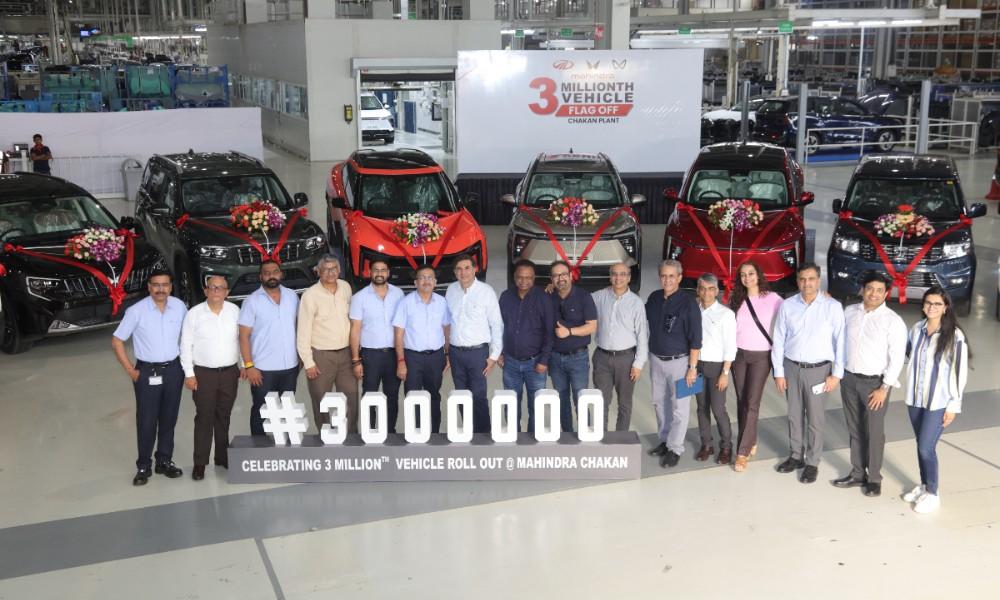 यह खास गाड़ी महिंद्रा BE 6 इलेक्ट्रिक SUV थी; कंपनी अभी इस प्लांट में कमर्शियल गाड़ियों समेत 19 मॉडल बनाती है.