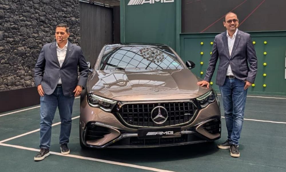 Mercedes-AMG E 53 Plug-In Hybrid Launched In India At Rs 1.45 Crore इस परफॉर्मेंस सेडान में छह-सिलेंडर वाला पेट्रोल इंजन और इलेक्ट्रिक मोटर लगी है, जो लगभग 600 bhp की पावर देती है.