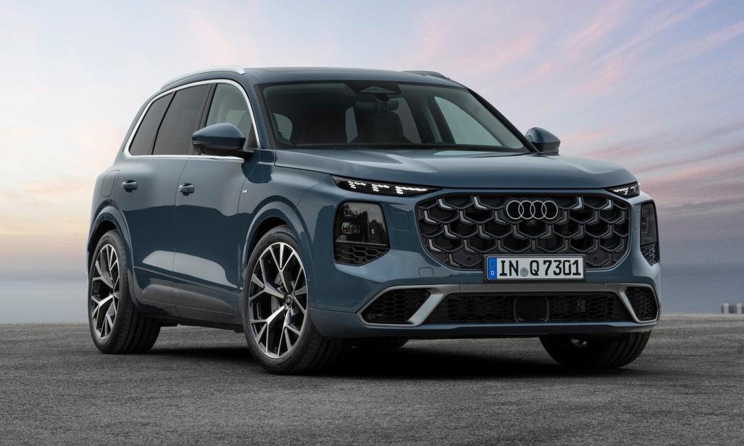 Third-Gen Audi Q7 Debuts With Diesel-Only Line-Up; Gets Six-Seater Layout For First Time PPC प्लेटफ़ॉर्म पर आधारित नई Q7 तीन सीटिंग कॉन्फ़िगरेशन में उपलब्ध है.