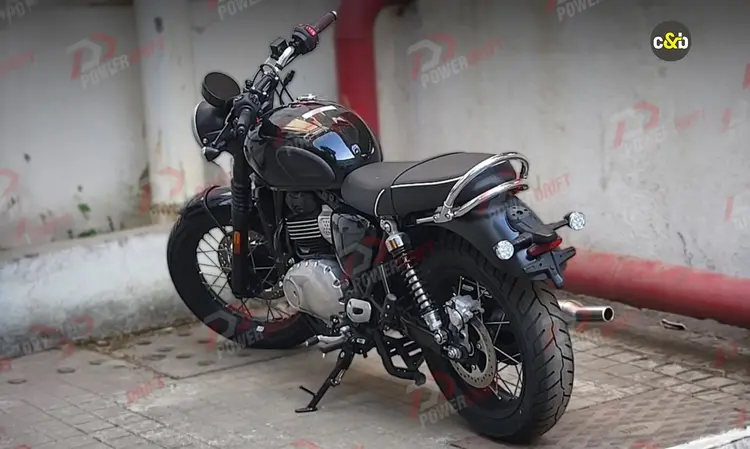 Triumph Bonneville 400 Spotted In India: Launch Soon? स्पाई शॉट्स ने अब उस बात की पुष्टि कर दी है जो लंबे समय से अटकलों का विषय थी, और जिसके बारे में हमने वर्षों पहले बात की थी - एक एंट्री-लेवल बोनविले 400! जल्द ही हमारे बाज़ार में दस्तक देने वाली है.