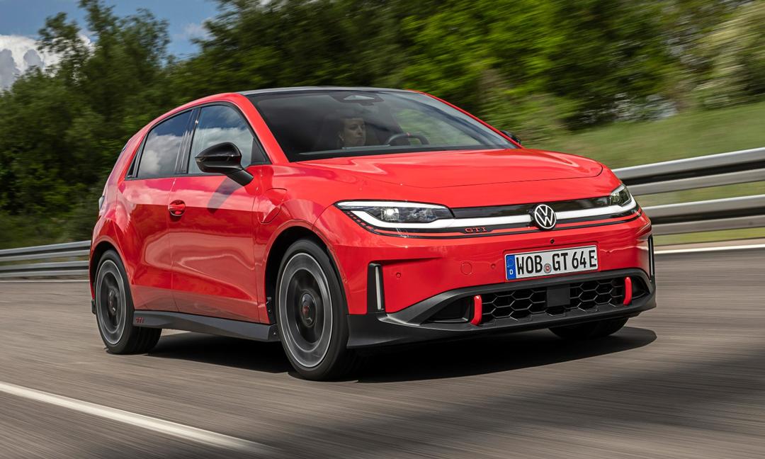 Volkswagen ID.Polo GTI Revealed; 223 bhp Hot Hatch First EV To Wear GTI Badge ID.Polo GTI को 52 kWh की बैटरी के साथ पेश किया गया है, जो 424 किमी तक की रेंज मिलती है, और 0 से 100 किमी प्रति घंटे की रफ्तार 7 सेकंड से भी कम समय में हासिल कर लेती है.