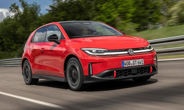 ID.Polo GTI को 52 kWh की बैटरी के साथ पेश किया गया है, जो 424 किमी तक की रेंज मिलती है, और 0 से 100 किमी प्रति घंटे की रफ्तार 7 सेकंड से भी कम समय में हासिल कर लेती है.