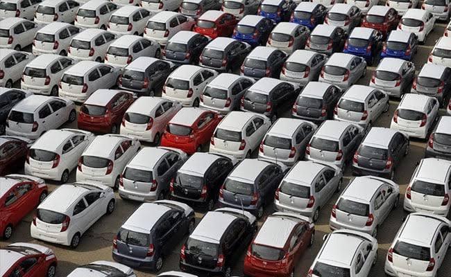 सुप्रीम कोर्ट ने दिल्ली-एनसीआर में '10 और 15 साल' पूरे करने वाले वाहन मालिकों के खिलाफ कार्रवाई पर रोक लगाई सुप्रीम कोर्ट ने दिल्ली-एनसीआर में '10 और 15 साल' पूरे करने वाले वाहन मालिकों के खिलाफ कार्रवाई पर रोक लगाई