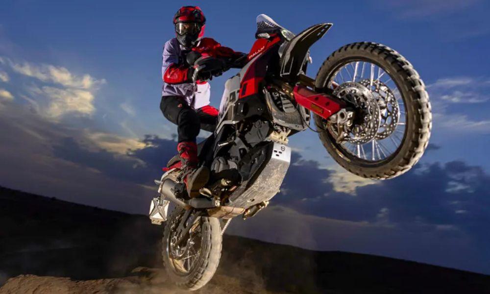 Ducati DesertX Rally Launched In India; Priced At Rs. 23.71 Lakh डुकाटी डेजर्टएक्स रैली अब भारत में बिक्री के लिए उपलब्ध हो गई है, जिससे यह देश की सबसे बेहतर ऑफ-रोड मोटरसाइकिलों में से एक बन गई है. एडवेंचर बाइक की डिलेवरी मई 2024 में शुरू होगी.