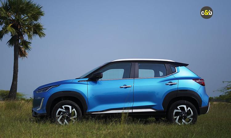 Nissan Magnite Facelift Likely To Be Launched On October 4 2020 में सब-4 मीटर एसयूवी पेश किए जाने के बाद से यह निसान इंडिया ने मैग्नाइट के लिए पहला अपडेट दिया है. इसमें बदले हुए कैबिन के साथ कॉस्मेटिक बदलाव की उम्मीद है, लेकिन फेसलिफ्ट के साथ इंजन में बदलाव नहीं किया जाएगा.