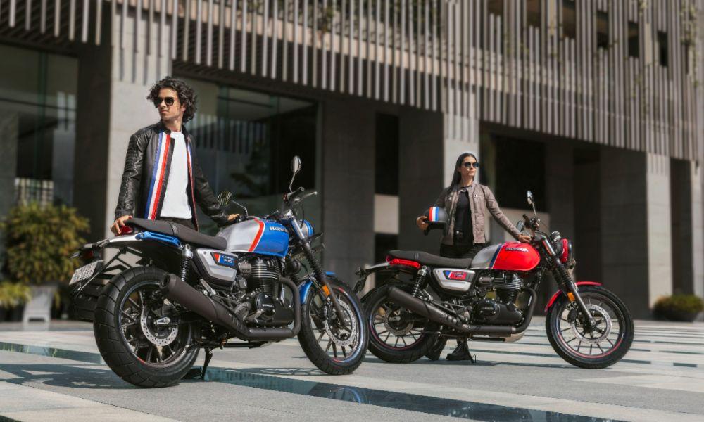 Honda H’ness CB350 Legacy Edition, CB350RS New Hue Edition Launched CB350 सीरीज़ के स्पेशल एडिशन नए रंग योजनाएं पेश करते हैं और मानक मॉडल की तुलना में इसकी कीमत लगभग ₹1,500 अधिक है.