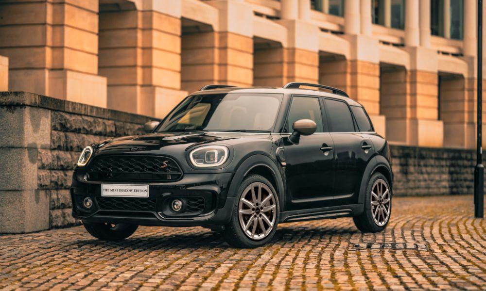 Mini Countryman Shadow Edition Launched; Priced At Rs 49 Lakh
कंट्रीमैन का यह सीमित वैरिएंट केवल 24 कारों तक सीमित होगा. यह कंट्रीमैन कूपर एस JCW इंस्पायर्ड वैरिएंट पर आधारित है और इसमें मानक मॉडल की तुलना में कुछ कॉस्मेटिक बदलाव किए गए हैं.