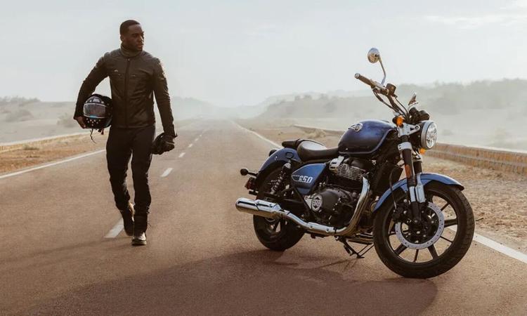 Made-In-India Royal Enfield Super Meteor 650 Launched In America ब्रांड सुपर मीटिओर 650 को उन्हीं तीन वैरिएंट्स में पेश कर रही है, जिसमें एस्ट्रल, इंटरस्टेलर और सेलेस्टियल शामिल हैं.