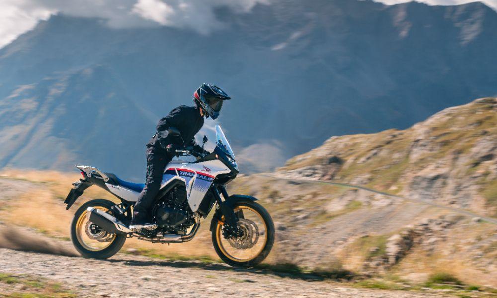होंडा ने भारत में लॉन्च की XL750 ट्रांसलैप एडवेंचर टूरर बाइक, कीमत Rs. 11 लाख होंडा ने भारत में लॉन्च की XL750 ट्रांसलैप एडवेंचर टूरर बाइक, कीमत Rs. 11 लाख