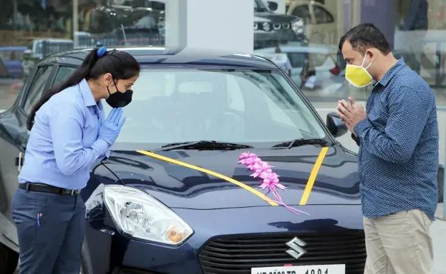 Auto Sales February 2025: India’s Vehicle Retails Drop 7% To 18,99,196 Units  यात्री वाहनों की बिक्री में 10.34 प्रतिशत की गिरावट आई जबकि दोपहिया वाहनों की बिक्री में 6.33 प्रतिशत की गिरावट आई.