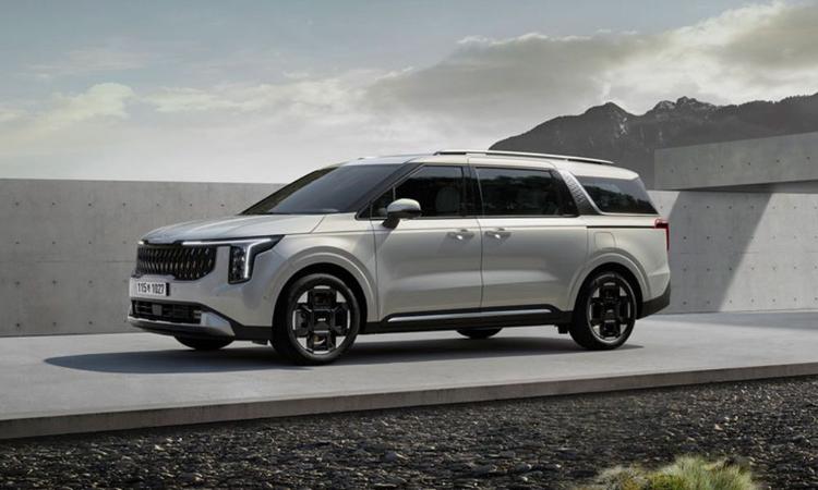 New Kia Carnival Bookings Open In India On September 16 नई कार्निवल में लेवल 2 ADAS तकनीक, डुअल सनरूफ, पावर सेंकंड रो सीटें और बहुत कुछ जैसे फीचर्स शामिल होने की पुष्टि की गई है.