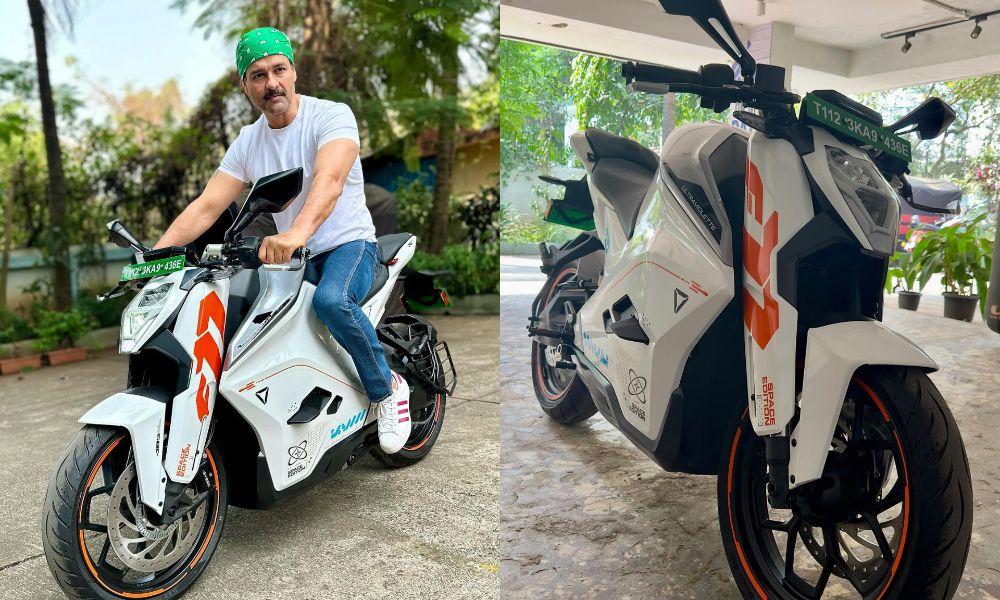 Actor Rohit Roy Adds Ultraviolette F77 Space Edition To His Garage F77 स्पेस एडिशन अगस्त 2023 में लॉन्च किया गया था और यह एक लिमिटेड-रन मोटरसाइकिल है, जिसकी केवल 10 मोटरसाइकिलें बनाई गई हैं.