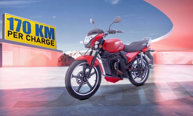 प्योर ईवी EcoDryft 350 इलेक्ट्रिक कम्यूटर मोटरसाइकिल हुई लॉन्च, कीमत Rs. 1.30 लाख नई प्योर ईवी इकोड्रिफ्ट 350 की रेंज 170 किमी है, साथ ही यह अपनी श्रेणी में सबसे लंबी दूरी तय करने वाली मोटरसाइकिल होने का दावा करती है.