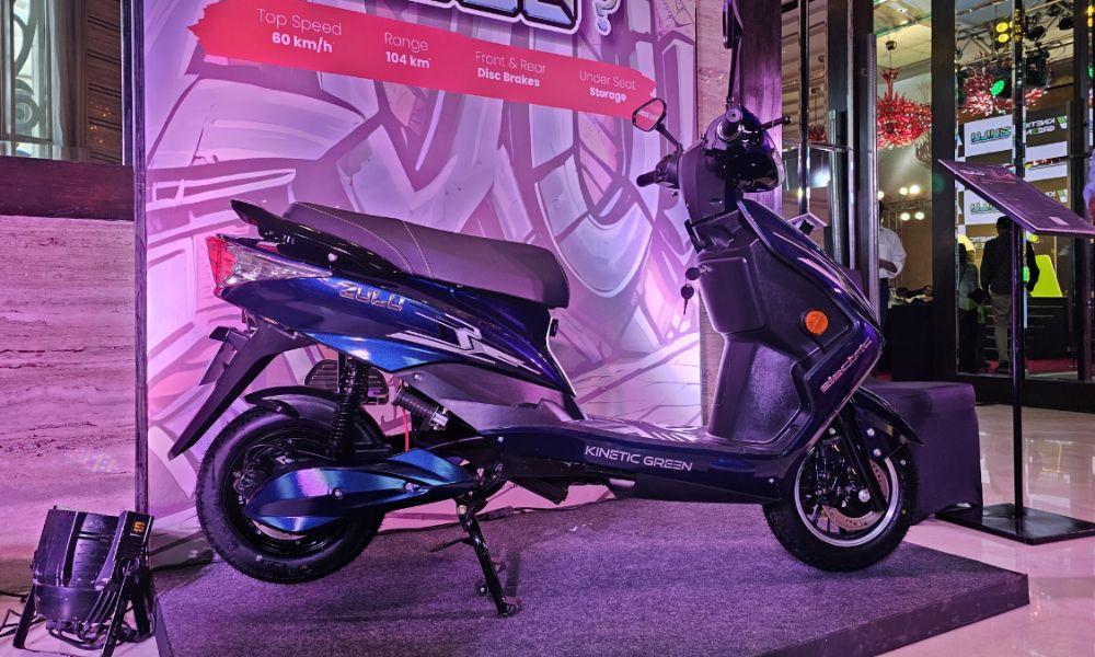 2026 में काइनेटिक ग्रीन ने फैमिली ई-स्कूटर लाने की योजना बनाई, बड़ी अंडरसीट स्टोरेज के साथ मिलेंगे कई बैटरी विकल्प वर्तमान में काइनेटिक ग्रीन हाई-स्पीड इलेक्ट्रिक टू-व्हीलर स्पेस में केवल दो मॉडल बेचता है, लेकिन इसका पारिवारिक स्कूटर अन्य समकक्ष ई-स्कूटर से मेल खाने के लिए टॉप स्पीड के साथ 18 महीने में आएगा.