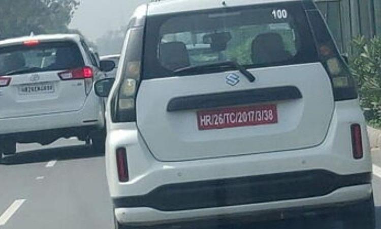 Maruti Suzuki Wagon R Facelift Spotted Testing With Subtle Changes ऐसा लगता है कि मारुति सुजुकी 2024 में किसी समय वैगन आर के मिडलाइफ़ फेसलिफ्ट के लिए तैयारी कर रही है.