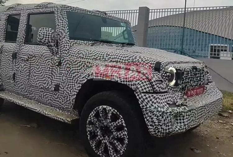 Mahindra Thar 5-Door With Production-Ready Wheels Caught Testing महिंद्रा थार 5-डोर 2024 में लॉन्च से पहले धीरे-धीरे उत्पादन रुप में आ रही है