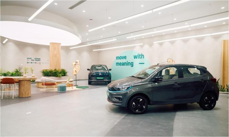 FADA: Indian Auto Retail Grows 10 % in FY 2024; PV Sales At All-Time High वित्त वर्ष 2024 में यात्री वाहन की बिक्री 39 लाख वाहनों को पार कर गई, जिसमें एसयूवी की बाजार हिस्सेदारी 50 प्रतिशत रही.