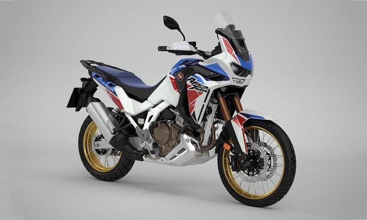 Honda Africa Twin Recalled In India Over Wiring Issue होंडा भारत में 2019-2025 के बीच बनी अफ्रीका ट्विन मोटरसाइकिलों को वापस बुला रही है. बिगविंग डीलरशिप पर जनवरी 2026 से मुफ़्त पार्ट रिप्लेसमेंट शुरू होगा.