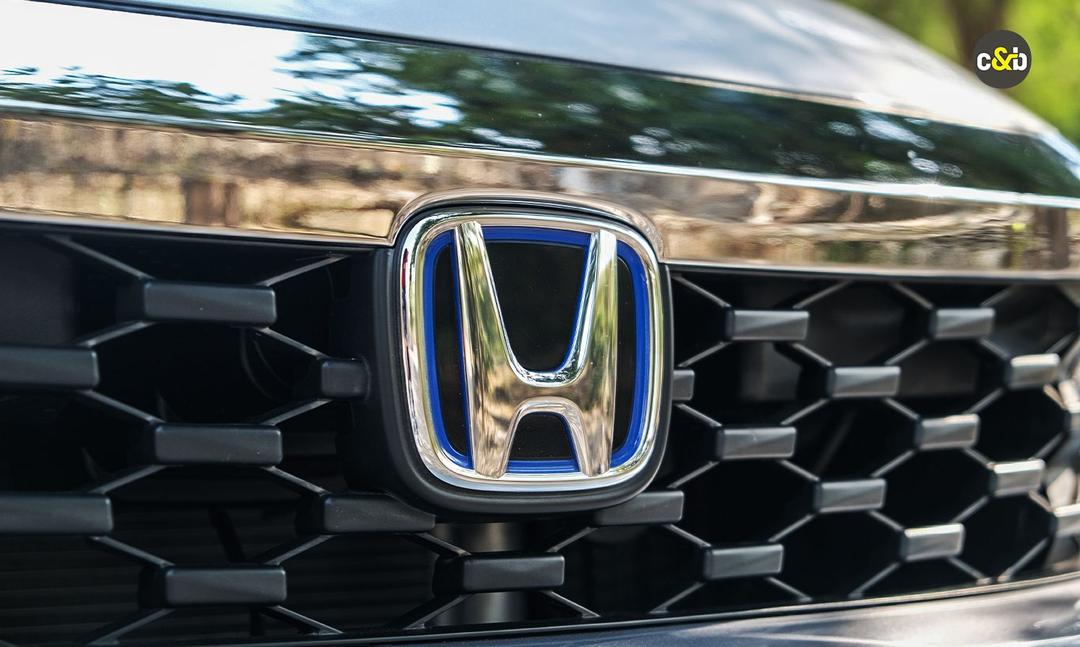 Honda To Slash Hybrid Powertrain Costs By Over 50%; Plots 13 New HEVs Starting 2027 2030 तक बैटरी इलेक्ट्रिक वाहनों की बिक्री के अपने अनुमान को कम करते हुए, होंडा ने दुनिया भर में हाइब्रिड इलेक्ट्रिक वाहनों की मांग में तेज वृद्धि की उम्मीद जताई है; साथ ही अपने पोर्टफोलियो में अगली पीढ़ी के ADAS को भी तैनात करेगी.