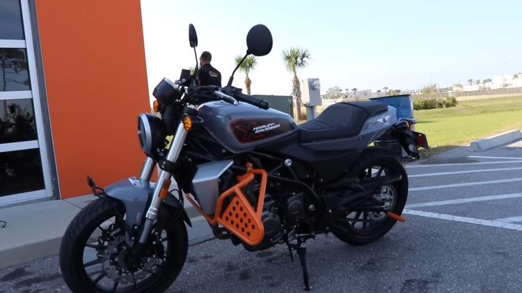 2023 Harley-Davidson X350 Revealed Ahead Of Global Debut हार्ली-डेविडसन ने छोटे इंजन वाली मोटरसाइकिलों की अपनी नई सीरीज़ एक्स350 और एक्स500 से पर्दा उठा दिया है.