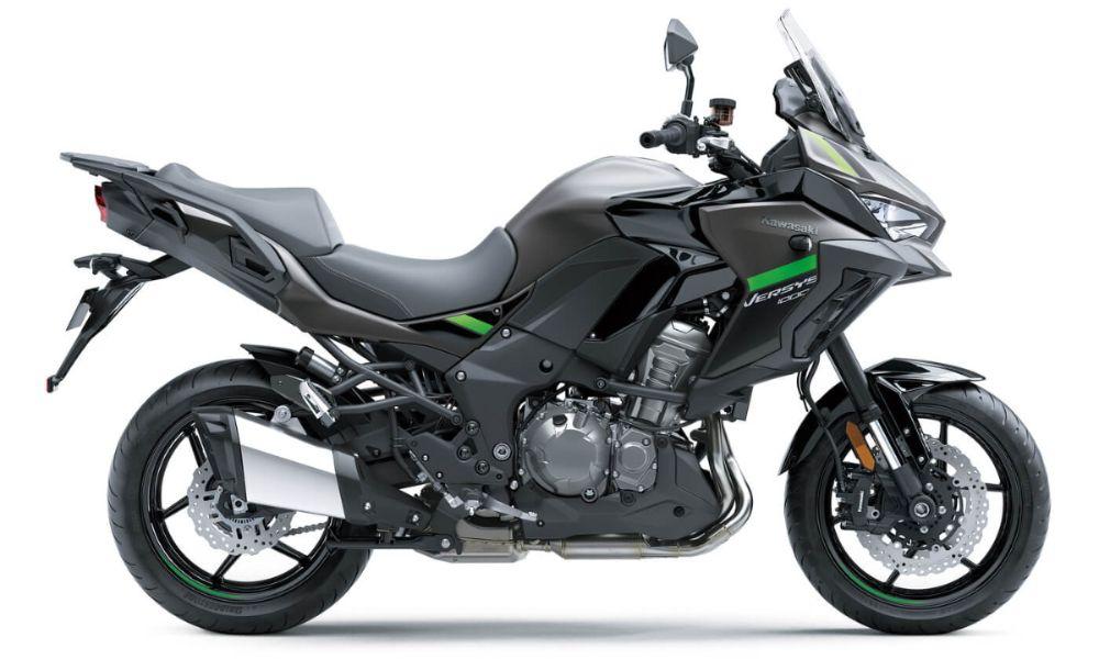 2023 कावासाकी Versys 1000 भारत में हुई लॉन्च, कीमत Rs. 12.19 लाख वर्सेस 1000 की कीमत ₹12.19 लाख (एक्स-शोरूम, दिल्ली) है.