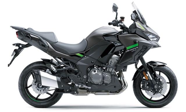 2023 कावासाकी Versys 1000 भारत में हुई लॉन्च, कीमत Rs. 12.19 लाख वर्सेस 1000 की कीमत ₹12.19 लाख (एक्स-शोरूम, दिल्ली) है.