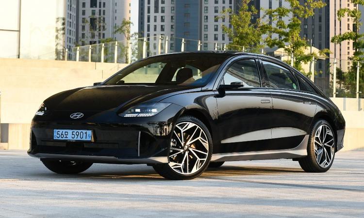 Hyundai Ioniq 6 Wins 2023 World Car Of The Year Award; Bags Three Titles In Total आइयोनिक 6 ने बीएमडब्ल्यू X1/iX1 और किआ नीरो को पछाड़ 2023 वर्ल्ड कार ऑफ द ईयर का ताज हासिल किया.