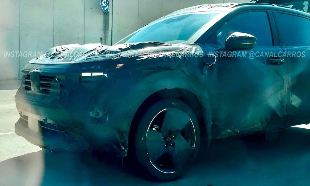 पहली बार टैस्टिंग के दौरान नज़र आई नई निसान किक्स, मिल सकता है हाइब्रिड इंजन नई पीढ़ी किक्स के सीएमएफ-बी प्लेटफॉर्म पर आने की उम्मीद है.