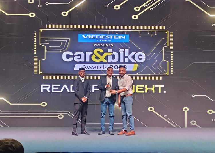 car&bike Awards 2023: Ducati Streetfighter V2 Crowned The Sportsbike Of The Year यह प्रतिद्वंद्विता का मामला था क्योंकि डुकाटी स्ट्रीटफाइटर V2 ने 2023 कारएंडबाइक पुरस्कारों में स्पोर्टबाइक ऑफ द ईयर जीतने के लिए Panigale V4 S को पीछे छोड़ दिया.