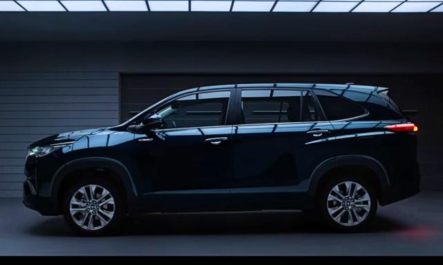 मारुति सुजुकी जल्द ही इनोवा हाइक्रॉस पर आधारित हाइब्रिड एमपीवी लॉन्च करेगा मारुति सुजुकी के यात्री वाहन पोर्टफोलियो में प्रमुख मॉडल बनने के लिए तैयार नई एमपीवी को कर्नाटक के बिदादी में टोयोटा के प्लांट में निर्मित किया जाएगा.