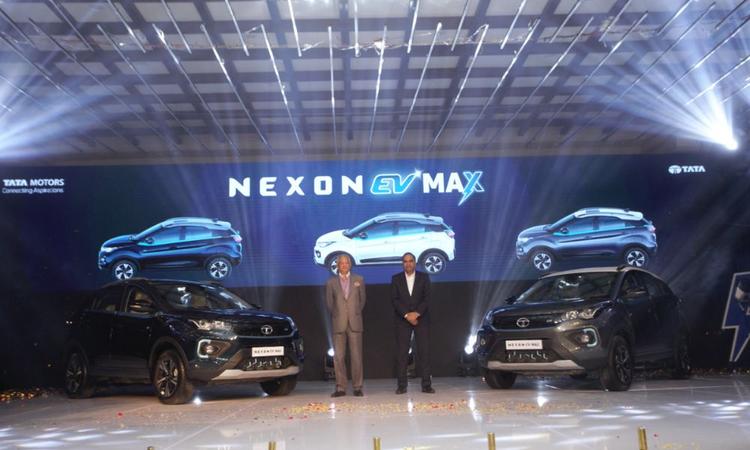 Tata Motors Launches Nexon EV MAX in Nepal, Expanding Electric Vehicle Market टाटा मोटर्स ने नेपाल में अपने लोकप्रिय इलेक्ट्रिक वाहन नेक्सॉन ईवी मैक्स का बड़ा वैरिएंट लॉन्च किया, जिसमें 40.5 kWh की बैटरी और 453 किमी की रेंज है.