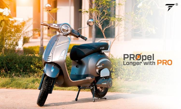 Pure ePluto 7G PRO Launched; Priced At Rs. 94,999 (ex-showroom) यह इलेक्ट्रिक टू-व्हीलर ईकोड्राईफ्ट इलेक्ट्रिक मोटरसाइकिल की तरह ही 3.0 Kwh बैटरी के साथ आता है जो अलग-अलग मोड पर 100 से 150 किमी तक की रेंज के आंकड़े देने में सक्षम है.