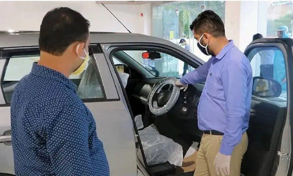 यात्री वाहनों की बिक्री किसी भी अप्रैल महीने के लिए सबसे ज्यादा रही, दोपहिया वाहनों की बिक्री भी 15% बढ़ी घरेलू यात्री वाहनों की बिक्री 3,31,278 वाहन रही, जबकि दोपहिया वाहनों की बिक्री 13,38,588 वाहन रही है.