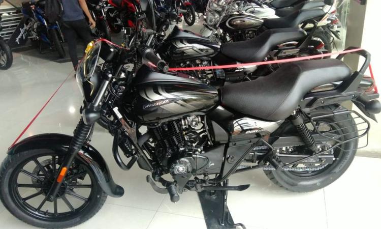 Bajaj Avenger 220 Street To Make A Comeback? 
दिल्ली परिवहन विभाग के पास हाल ही में दाखिल किए गए प्रकार अनुमोदन दस्तावेजों में इस वैरिएंट की सूची दी गई है, जिससे पता चलता है कि इसे फिर से लॉन्च किया जा सकता है.