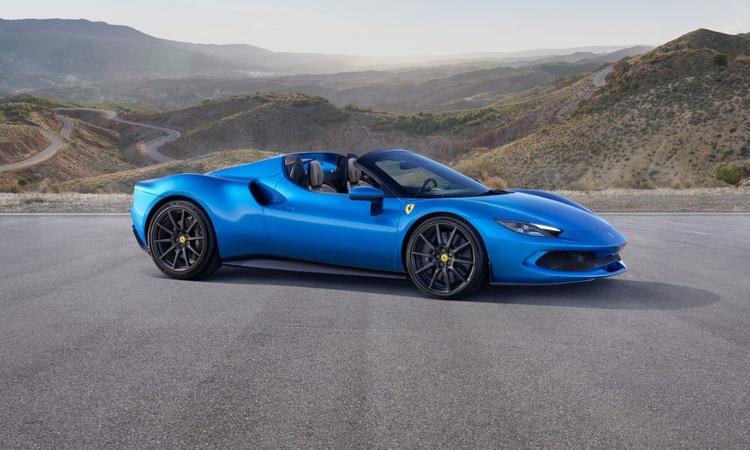 Ferrari 296 GTS Launched In India 296 जीटीएस 296 जीटीबी का कंवर्टिबल वैरिएंट है और ₹6.24 करोड़ (एक्स-शोरूम, भारत) की कीमत पर आता है.