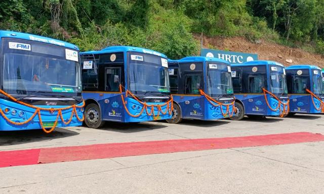 पीएमआई कुशल संचालन के लिए तकनीक-सक्षम इलेक्ट्रिक बस डिपो के साथ इन बसों का संचालन और प्रबंधन करेगा.
