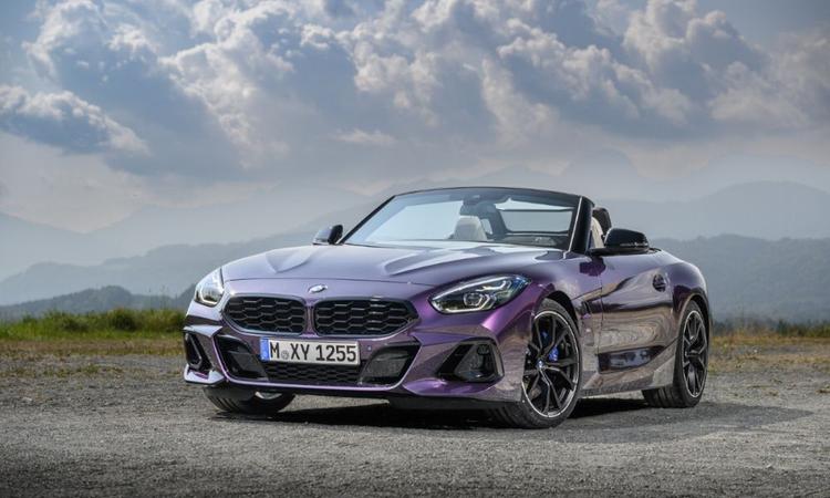 BMW Launches Refreshed Z4 M40i Drop-Top In India; Priced At Rs 89.30 Lakh यह कार केवल एक वेरिएंट Z4 M40i में उपलब्ध है, जिसकी कीमत ₹89.30 लाख (एक्स-शोरूम) भारत है.