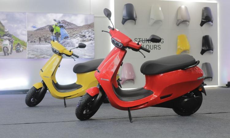 Ola S1 Electric Scooter Price Hiked By Rs 30,000 Following FAME-II Subsidy Reduction इलेक्ट्रिक दोपहिया वाहनों के लिए FAME-II सब्सिडी के साथ अब वाहन की एक्स-फैक्ट्री लागत का 15 प्रतिशत तय किया गया है, भारत के सबसे ज्यादा बिकने वाले इलेक्ट्रिक स्कूटर की कीमत में 30 प्रतिशत की वृद्धि देखी गई है.