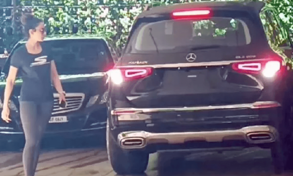 Rakul Preet Singh Adds The Mercedes-Maybach GLS 600 To Her Garage जिन अन्य अभिनेताओं के पास यह एसयूवी है उनमें आयुष्मान खुराना, दीपिका पादुकोण, अर्जुन कपूर और कृति सेनन शामिल हैं