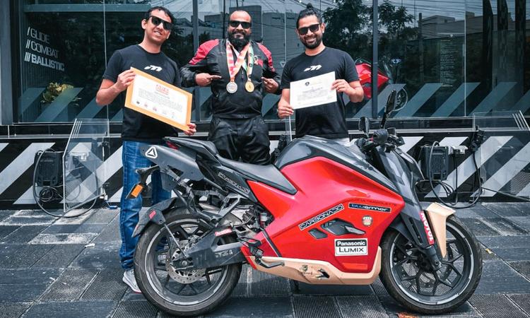 Ultraviolette F77 Covers Over 6,700 KM In 22 Days; Enters Asia Book Of Records शानदार प्रदर्शन करते हुए अल्ट्रावॉयलेट ने रिकॉर्ड बुक में अपना नाम दर्ज करवाया.