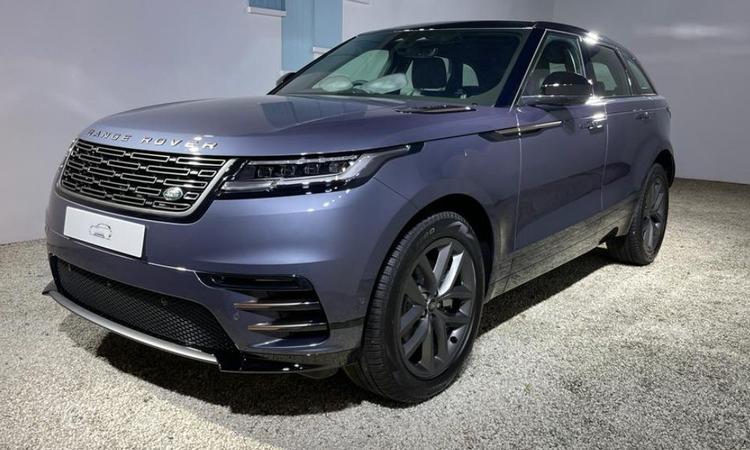 2023 Range Rover Velar Launched At Rs 94.3 Lakh फेसलिफ़्टेड लक्ज़री एसयूवी अपने सबसे महंगे HSE वैरिएंट और चार-सिलेंडर पेट्रोल और डीजल इंजन के साथ उपलब्ध है.