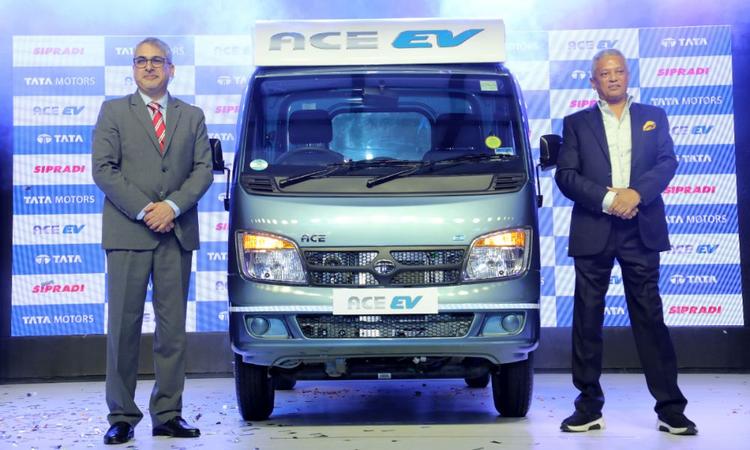 Tata Motors Launches Ace EV in Nepal, An Intra-City Cargo Mobility टाटा मोटर्स ऐस ईवी बेड़े के लिए 24x7 सहायता और इलेक्ट्रिक वाहन सहायता केंद्र प्रदान करेगा, जिसमें वास्तविक समय ट्रैकिंग और कुशल बेड़े मैनेजमेंट के लिए टेलीमैटिक्स सिस्टम भी शामिल है.