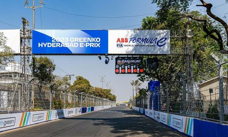 Hyderabad Formula E Grand Prix Cancelled For 2024 तेलंगाना सरकार द्वारा अनुबंध के उल्लंघन के कारण फॉर्मूला ई ने 2024 के लिए हैदराबाद ई-प्री को रद्द कर दिया, जिससे भारत में मोटरस्पोर्ट प्रेमियों को निराशा हुई.