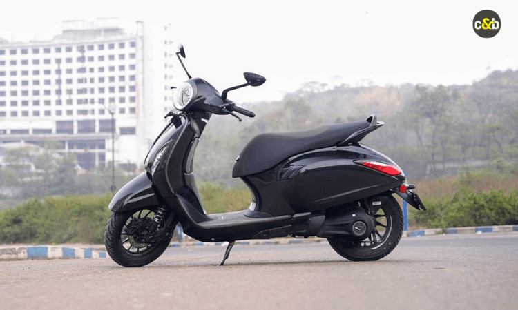 Bajaj Chetak Premium To Be Renamed Chetak ‘Blue Line 3201’: Here’s Why चेतक इलेक्ट्रिक स्कूटर, जो अब कुल तीन वेरिएंट में उपलब्ध है, जल्द ही खरीदारों के लिए उनकी स्थिति को समझना आसान बनाने के लिए एक नया नामअपनाएगा.